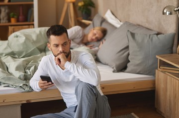 Korainak találja az ébresztőt? A női agy éjjel is dolgozik – ezért kér még egy kis időt reggel