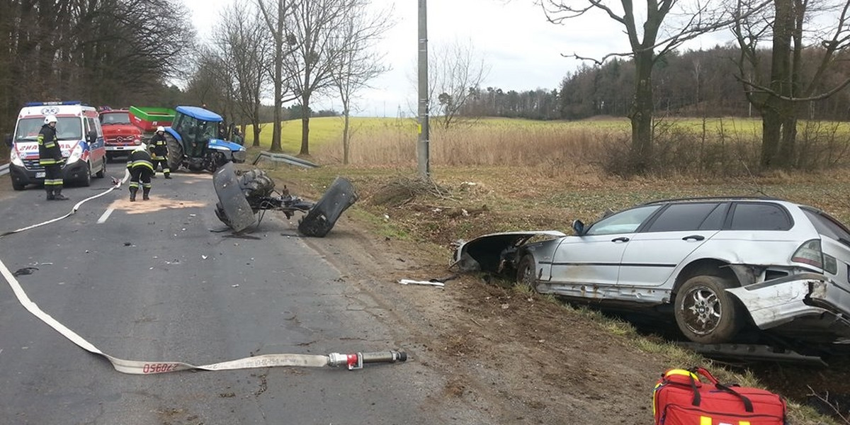 Wypadek ciągnika i BMW