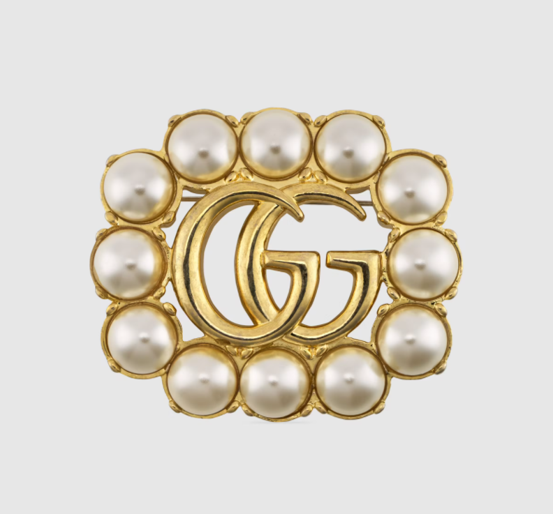Doppel-G-Brosche mit Perlen von Gucci für 470 Franken. 