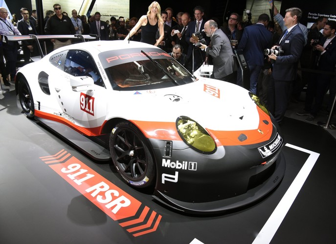 Porsche 911 RSR