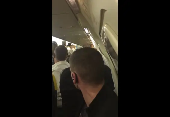 Bójka na pokładzie samolotu Ryanair. Pilot aż musiał lądować