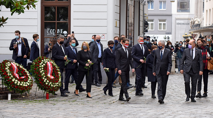 Koszorúzás a Bécs belvárosában elkövetett merénylet helyszínén / Fotó: GettyImages