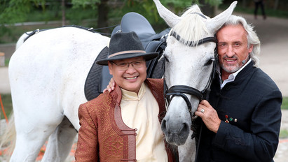 Sasvári a mongol lovasok barátja