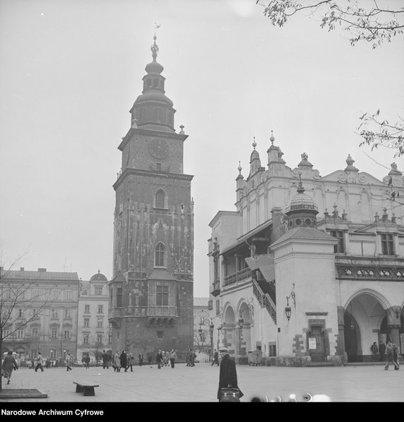 Wieża ratuszowa w latach 80.