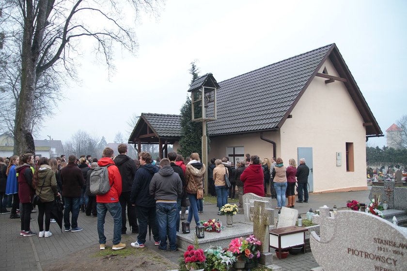 Nabożeństwo żałobne śp. Wiktorii Cichockiej († 15 l.) z Krapkowic