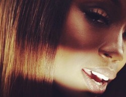 Estelle wraca jako zdobywczyni. Gorący klip...