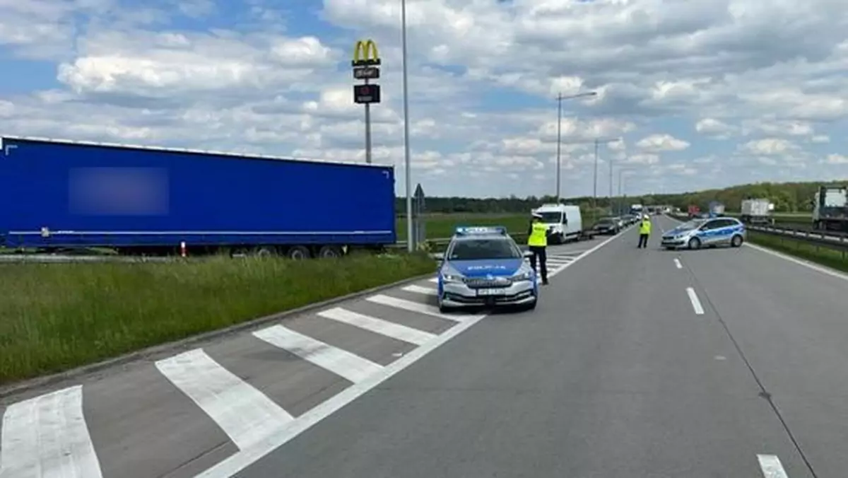 Pożar naczepy z tlenkiem cynku na A4