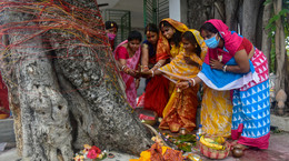 Plaga COVID-19 w Indiach. Mieszkańcy wioski modlą się o koniec pandemii