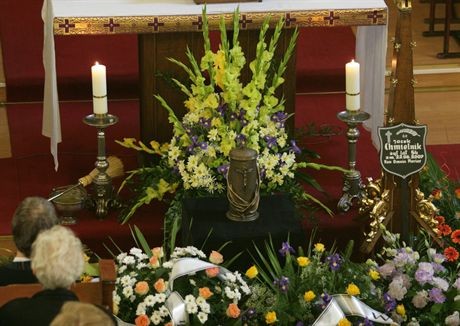 LODZTEMAT  : POGRZEB JACKA CHMIELNIKA 54 L  CEROMONIA W KOSCIELE SRODOWISK TWORCZYCHFOTO : PSJ