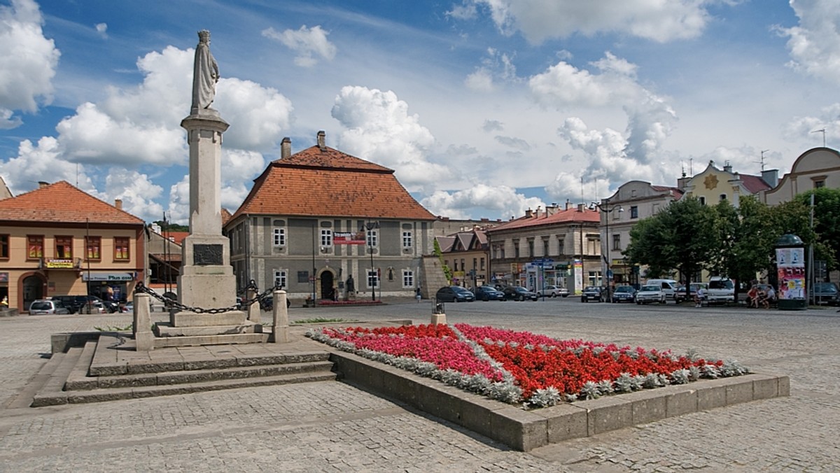 Mieszkańcy Bochni mówią z uśmiechem, że ich miasto jest jak Rzym. Też leży na siedmiu wzgórzach. Miasteczko nie jest duże, a zatem szybko okazuje się, że nawet krótki spacer oznacza konieczność zmierzenia się ze stromiznami ulic.