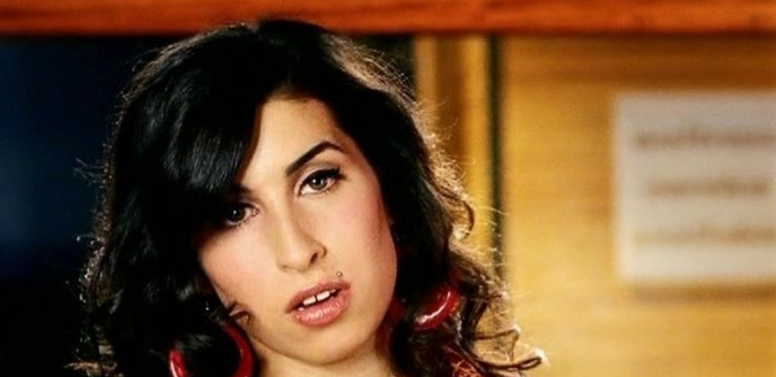 Amy Winehouse - Stronger Than Me