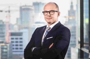 Prezes UKE o kulisach afery roamingowej. "To było jak film akcji" [WYWIAD]