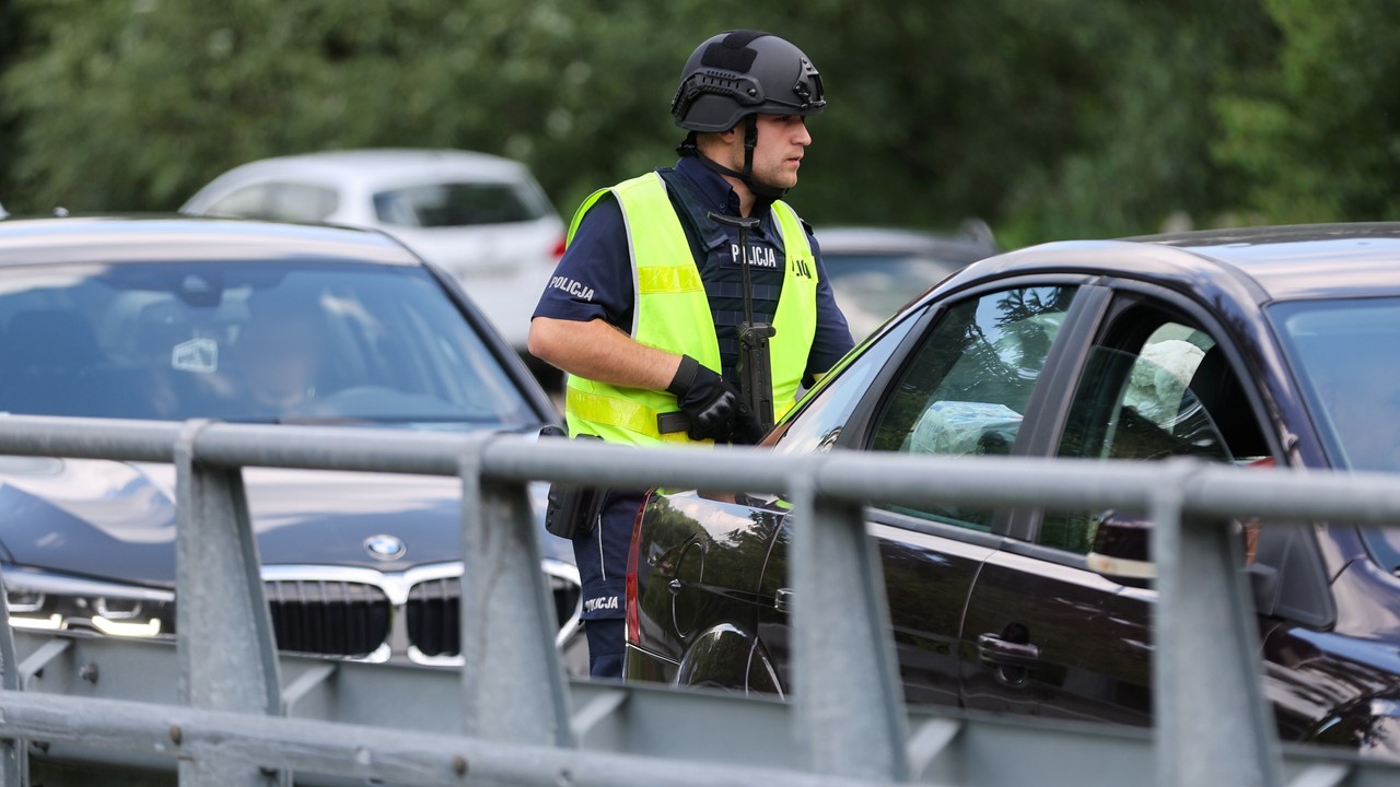 Policja zmienia wersję wydarzeń w sprawie poszukiwań zabójcy. Nowy komunikat