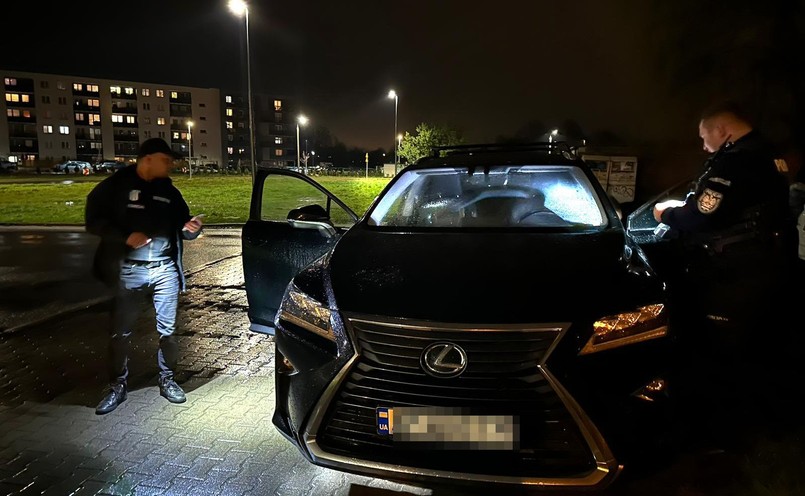 Lexus RX 300 z Ukrainy skradziony w Warszawie, odzyskany w Żyrardowie