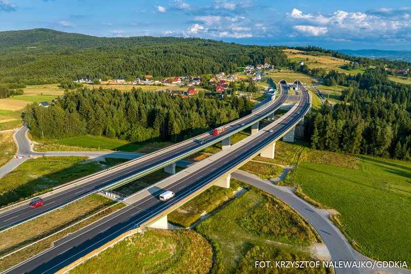 10 mln aut przejechało tunelem na Zakopiance. Pokonanie 2058 metrów trwa 75 sekund