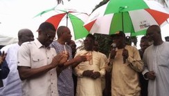Senator Alimikhena leads scores of APC members to PDP in Edo