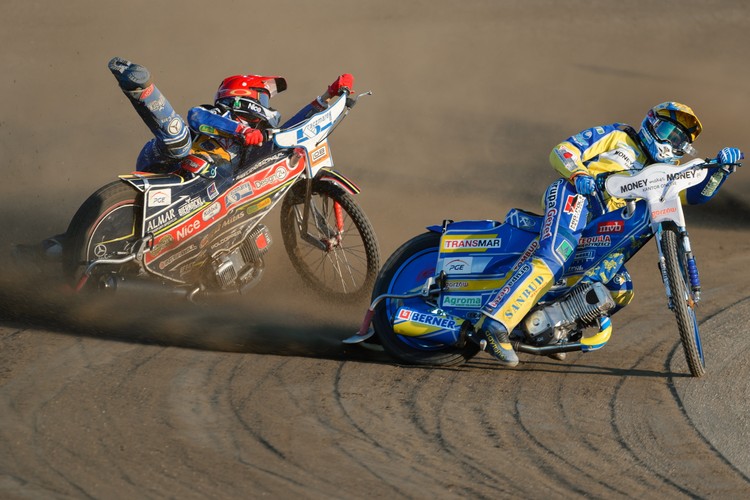 Groźne upadki Piotra Pawlickiego w meczu Ekstraligi żużla