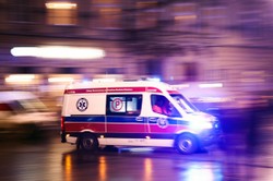 Trzylatka trafiła do szpitala z urazami głowy. Partner matki usłyszał zarzuty