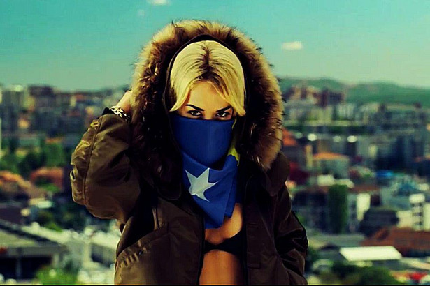 Rita Ora zaprasza do rodzinnego Kosowa