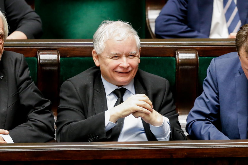 Cimoszewicz drwi z Kaczyńskiego. "Dostałby manto w wyborach"