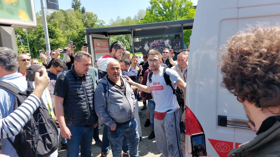 Dekan Patrik Drid ispolivan vodom