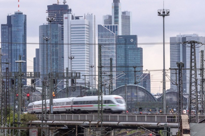 Widok na stację kolei we Frankfurcie