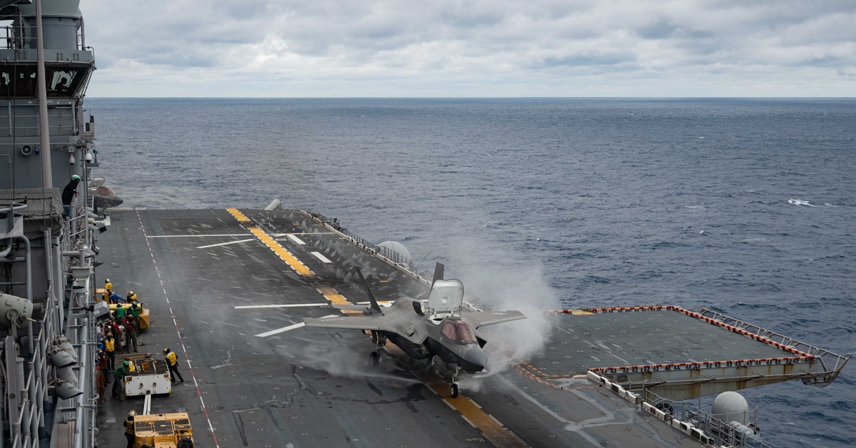 Amerykanie szykują się do potężnego ataku. Lotniskowiec odkryty na morzu