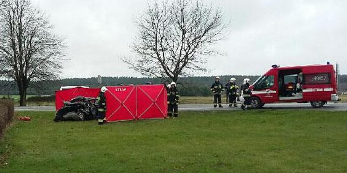 Tragiczny wypadek na krajowej szóstce koło Słupska. Nie żyje kobieta