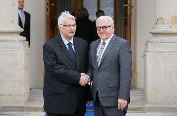 21.01.2016. Witold Waszczykowski i minister spraw zagranicznych Niemiec Frank-Walter Steinmeier podczas powitania w Łazienkach Królewskich