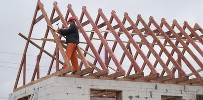 Robert pojechał za pracą, a stracił wszystko. Teraz chcą się go pozbyć