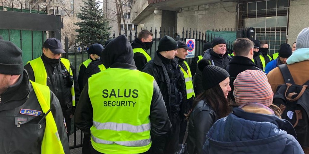 Warszawa. Tak komornik odzyskiwał Szpiegowo. Z nożycami i piłą tarczową