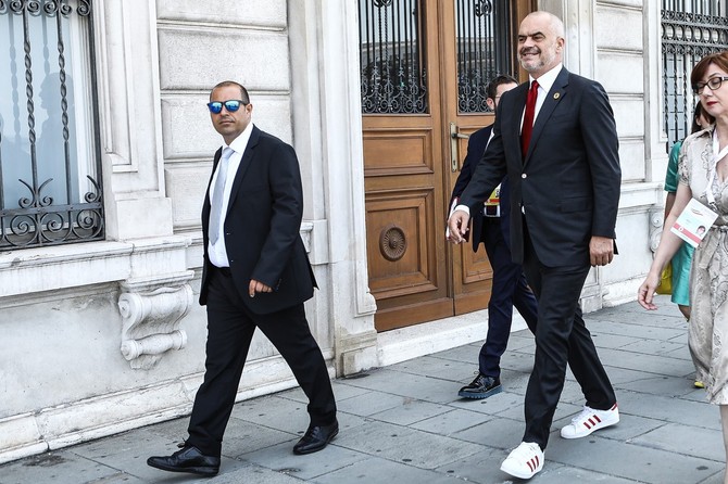 U ovoj kombinaciji Edi je bio vrlo upadljiv