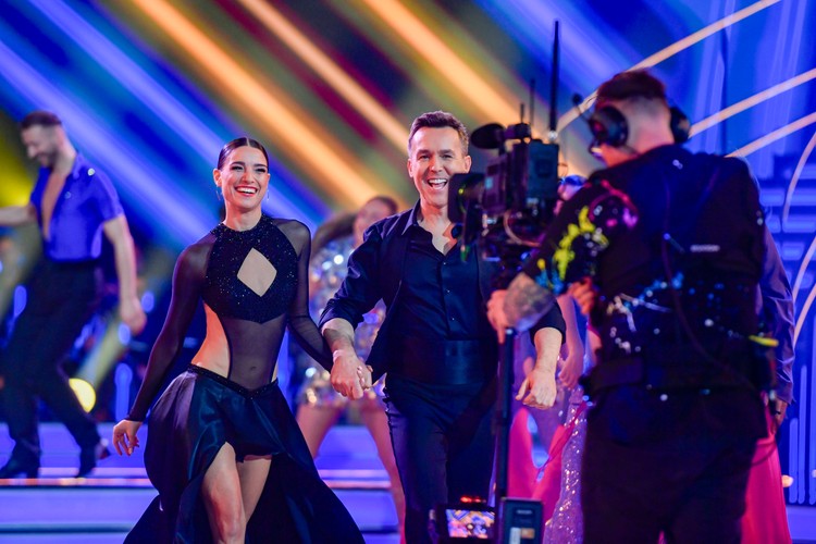 Maciej Kurzajewski tańczy z Lenką Klimentową