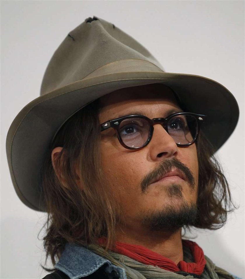 Depp słucha muzyki Biebera