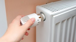 kontrolują temperatury w blokach. spółdzielnie naliczą opłaty nawet przy zakręconym kaloryferze