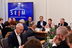 "Lex Czarnek mogło pójść do kosza". Opozycja przegrała 16 do 15. Czworga posłów nie było