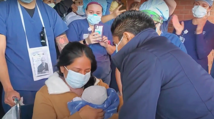 Yahira Sorianonak két hetet kellett várnia míg kezében tarthatta kisbabáját. /Fotó: YouTube