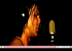 Zobaczcie, jak śpiewa zamiatacz z Londynu