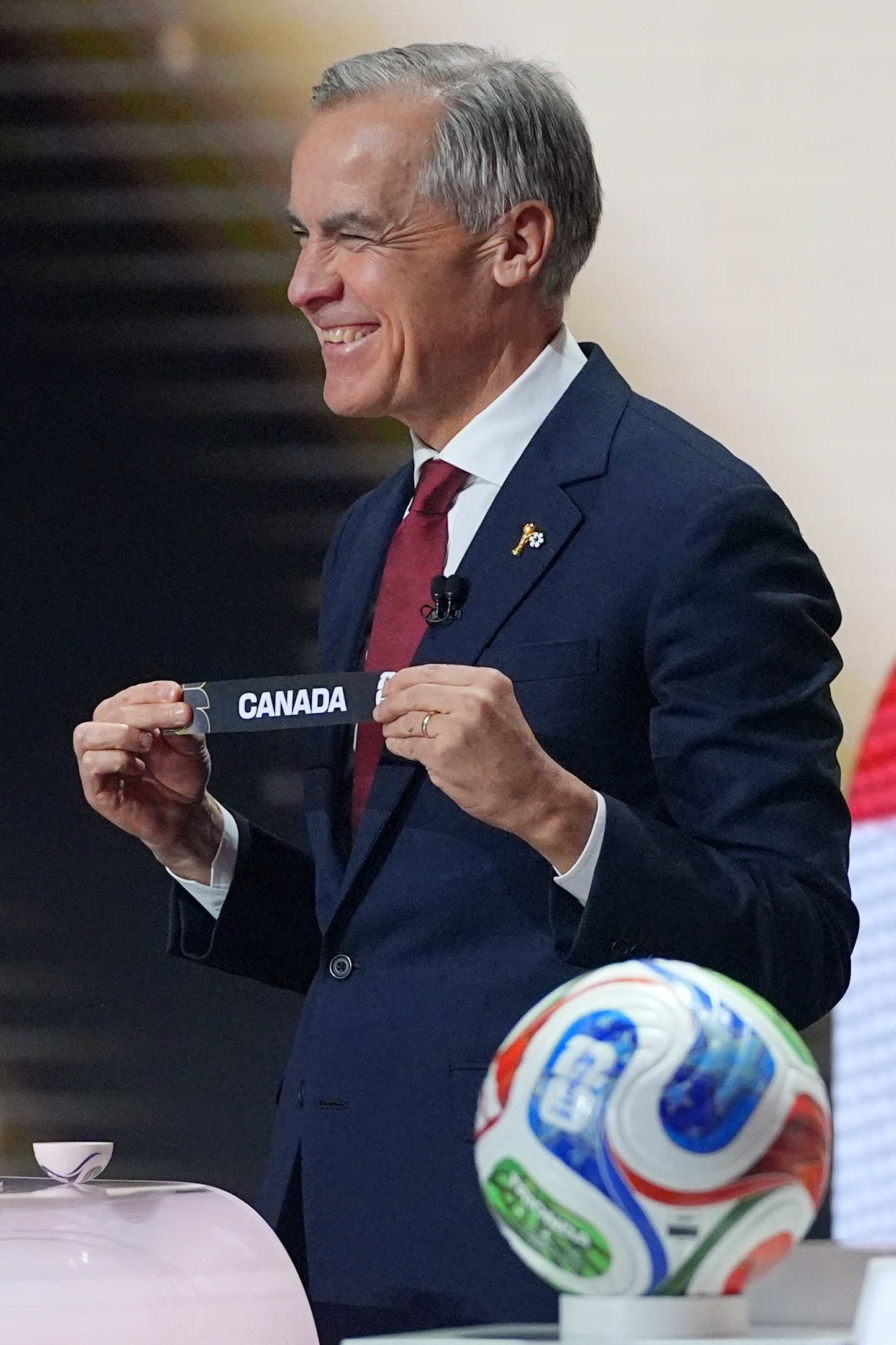 Kanadský premiér Mark Carney počas žrebu MS vo futbale 2026 vo Washingtone DC. 