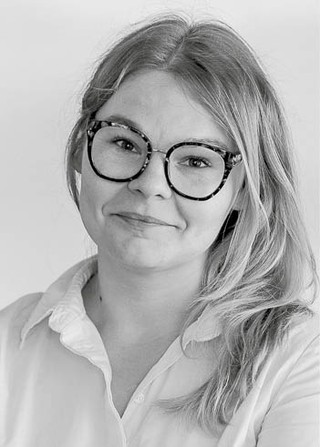 Dominika Czerniak, prawniczka, adiunktka w Katedrze Postępowania Karnego WPAiE Uniwersytetu Wrocławskiego. W pracy naukowej zajmuje się m.in. przemocą seksualną, prawem dowodowym i ochroną praw człowieka w procesie karnym