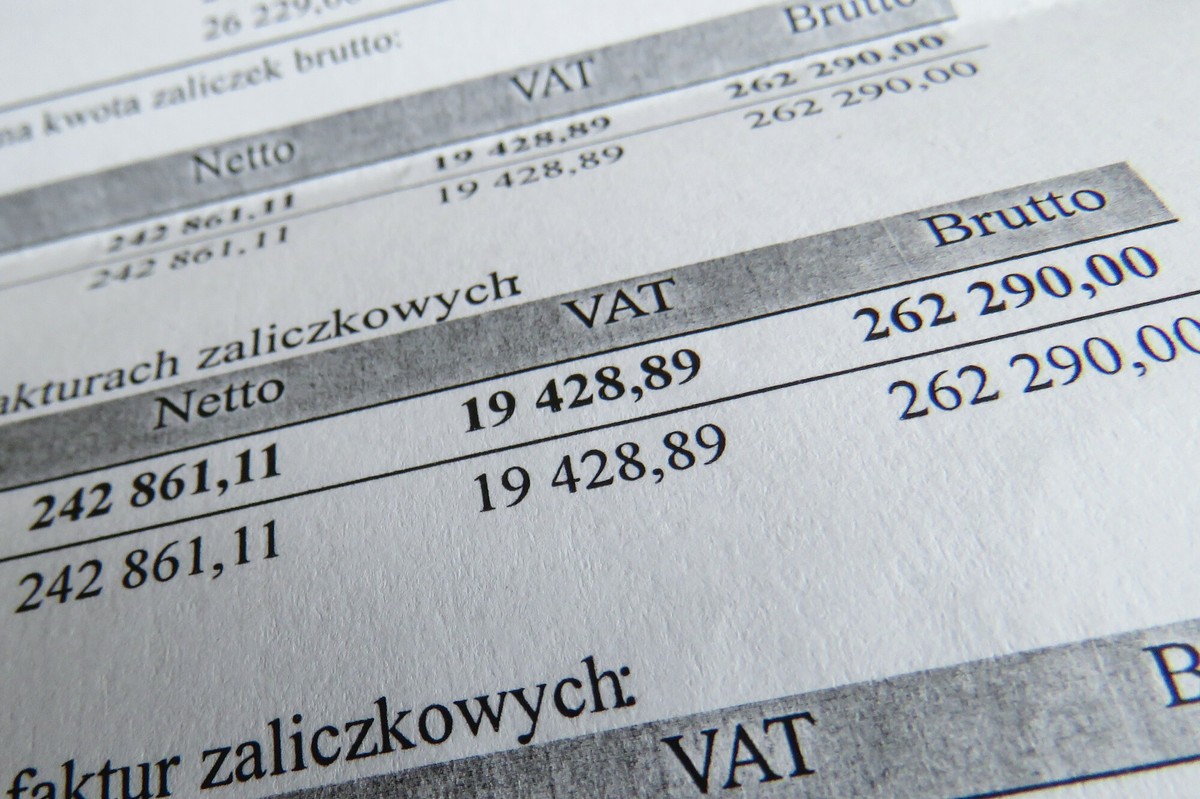 Kto wypadnie ze zwolnienia z VAT w 2026 r.? Ministerstwo odpowiada