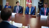 Kto naprawdę rządzi kadrami Trumpa? Kluczowy urzędnik urodził się… nie tam, gdzie mówił