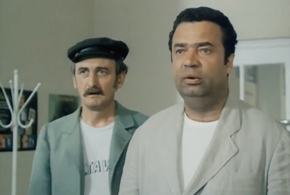 Český herec Vladimír Menšík vo filme Jak utopit Dr. Mráčka aneb Konec vodníků v Čechách.