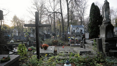 Co z odwiedzinami na warszawskich cmentarzach? Rzecznik ratusza wyjaśnia