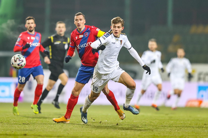 Pogoń liderem ekstraklasy. Raków – Pogoń 0:1