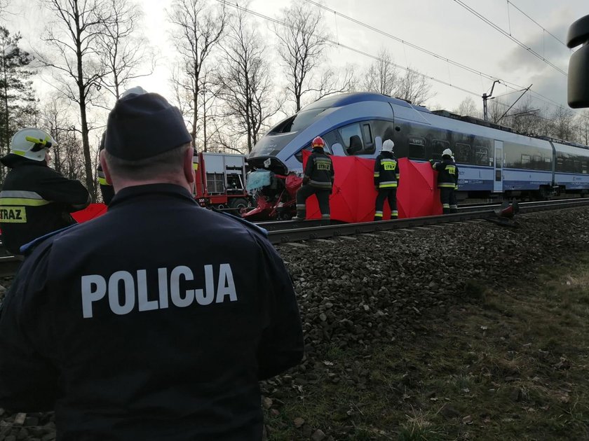 Tragedia na przejeździe kolejowym w Łódzkiem.