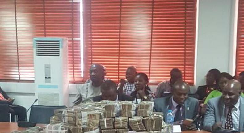 Police panel displays N100 million cash as evidence against Govenor Nyesom Wike on February 7, 2017.