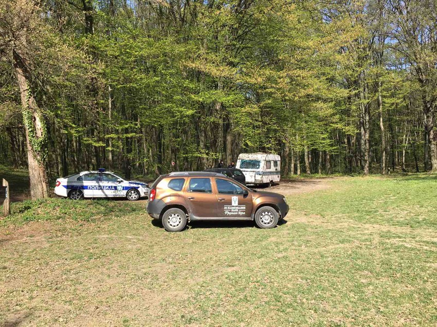 Uprkos zabrani posetioci okuširali Frušku goru