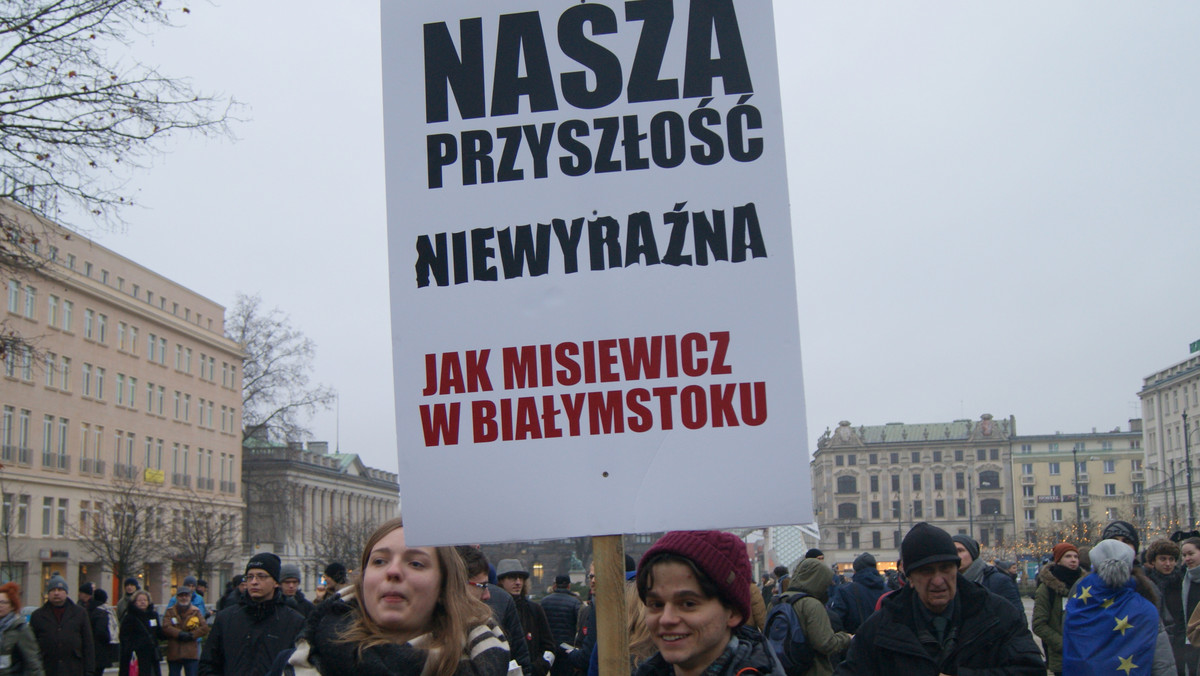 Protest studentów w Poznaniu: "Rząd nie zdaje egzaminu"