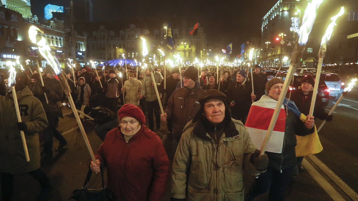 Kilka tysięcy ludzi wzięło udział w dwóch marszach, upamiętniających 110. rocznicę urodzin przywódcy ukraińskich nacjonalistów Stepana Bandery, które odbyły się w stolicy Ukrainy, Kijowie.